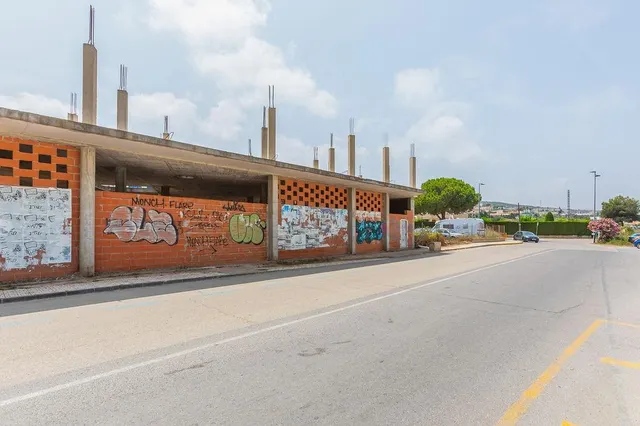 Edificio en obra parada en Llandells (Peñíscola) con proyecto para 39 viviendas y locales — 19