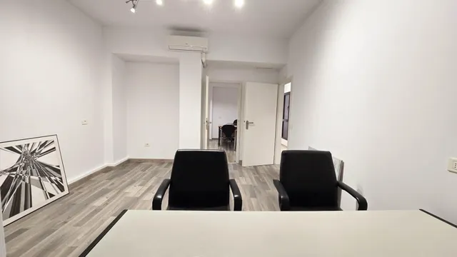 Oficina reformada y amueblada de 128 m2 en el Edificio Peceño, en pleno centro de Santa Cruz de Tenerife — 29