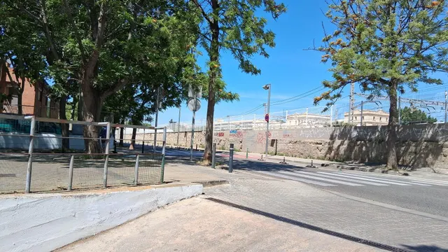 PLAZA PARQUING AL LADO DE LA ESTACIÓN! - foto 2