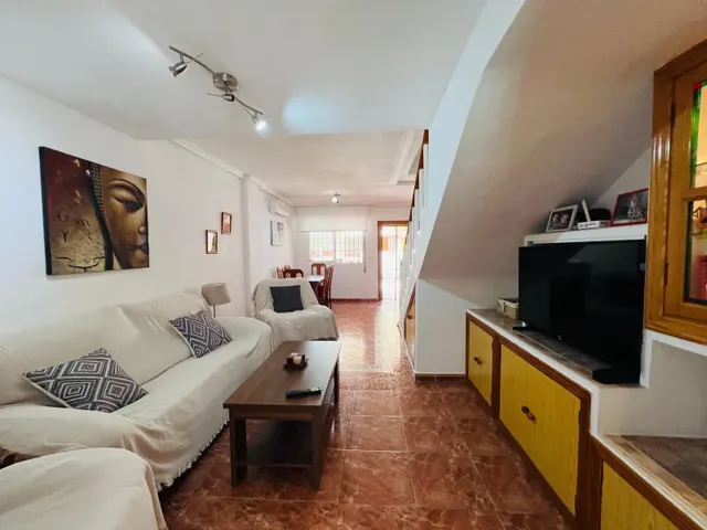 Chalet adosado de 3 dormitorios con garaje y piscina comunitaria en Playa Flamenca — 8