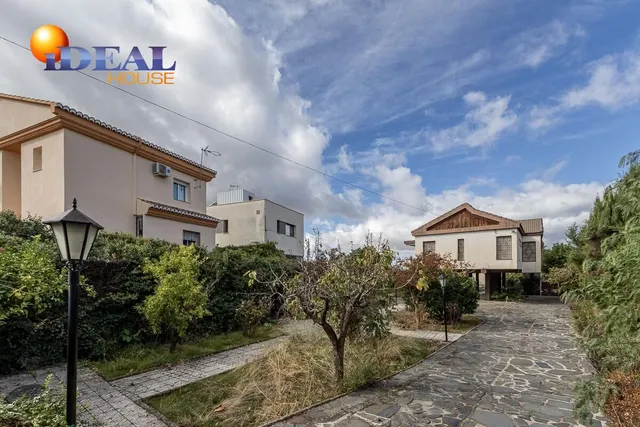 Gran casa con parcela y piscina en Cájar — 32