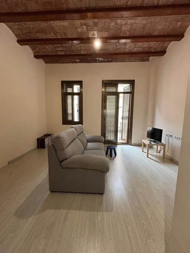 Espectacular Casa Unifamiliar con 2 Terrazas y Patio en el corazón de Hospitalet Centro — 31