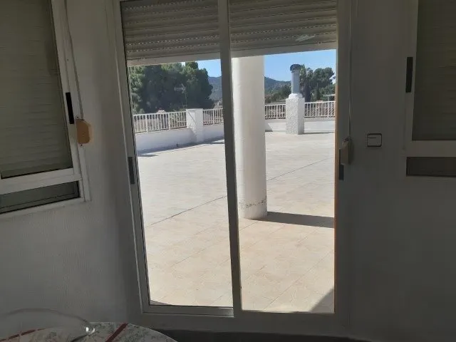 Casa vallada en la ciudad — 32