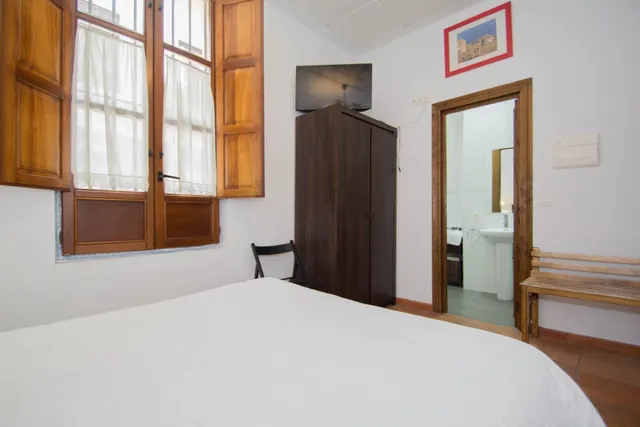 Gran inversión de máxima renta , en pleno corazón de Granada capital, único en la zona como negocio. — 24