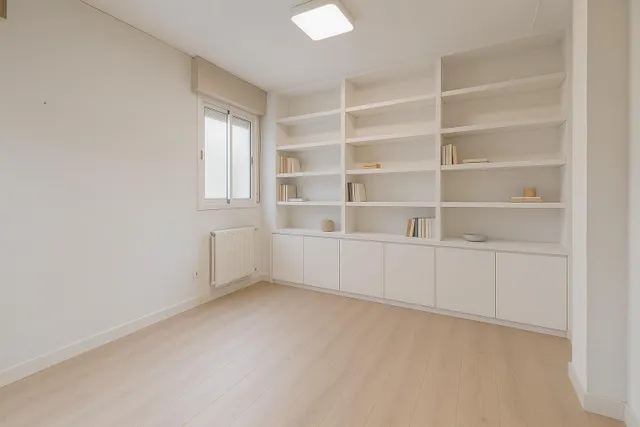 Piso en venta en pleno centro de Granada – Planta alta, garaje y gran potencial de reforma — 6