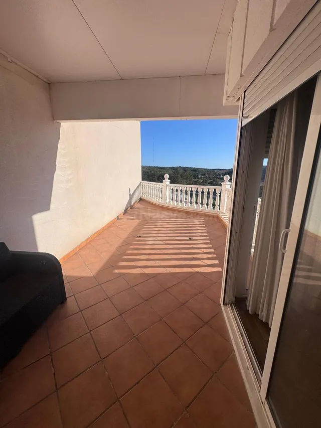 Apartamento de 4 dormitorios con gran terraza, piscina y pot - foto 2