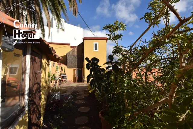 Casa con terreno en venta en Chio Guia de Isora — 28