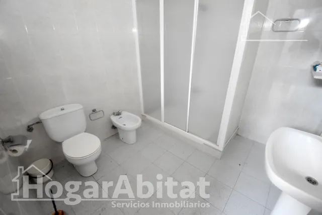 ¡Hazla a tu gusto! Gran casa para reformar con terraza y balcón, cerca del ayuntamiento — 39