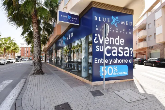 Apartamento reformado con amplia terraza y piscina comunitaria en la cumbre — 15