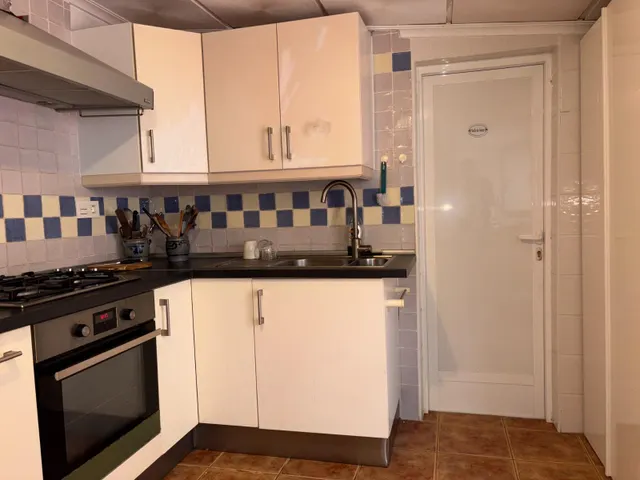 ** CHALET CON NAVE DE 200 M2 + TALLER DE 60 M2 + PISCINA EN PARCELA DE 4.000 M2**  **Una propiedad única en La Hoya (Elche) por 350.000 €**, ideal para quienes buscan espacio y privacidad — 15