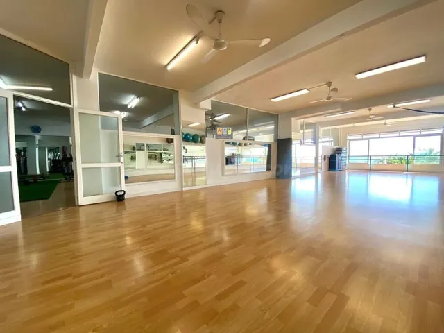 LOCAL COMERCIAL DE 380 M2 CON VISTAS AL MAR - foto 3