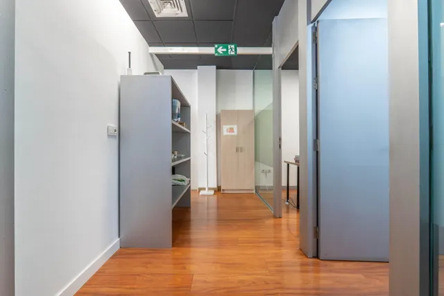 Edificio de 3 plantas destinado a oficinas junto a Centro Comercial Serrallo — 14