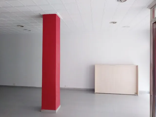 Local comercial de amplias dimensiones con ventanales de acero en zona Miguel Hernández de Alacuás — 7