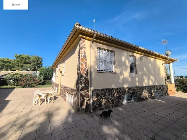 Exclusivo Chalet Seminuevo en RIACHUELOS con Amplias Instalaciones de Lujo — 22