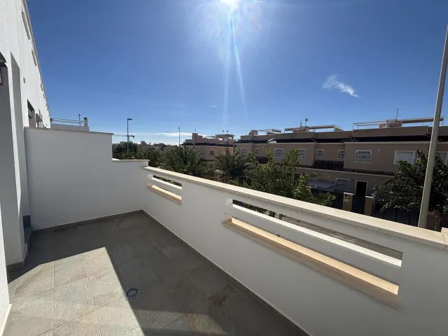 Adosado de 3 dormitorios y 2 baños en torre de la horadada (orihuela costa) — 23
