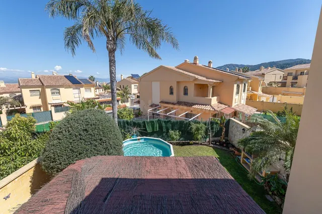 Pareado 6 habitaciones 270m² en venta - Pinos de Alhaurín - foto 2
