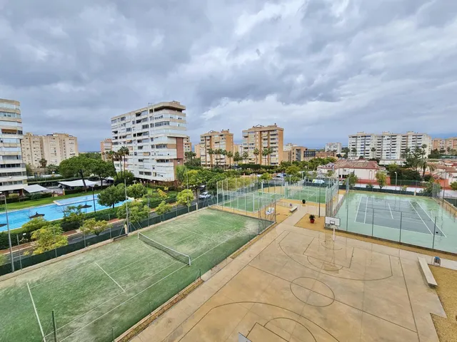 Vive la luz y el espacio en este amplio piso de Garden Playa! — 43