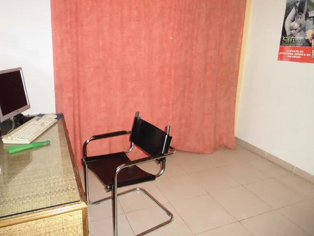 Local comercial con grandes escaparates — 7