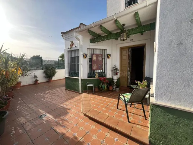 Magnifica oportunidad, gran chalet de esquina en Pilas, junt