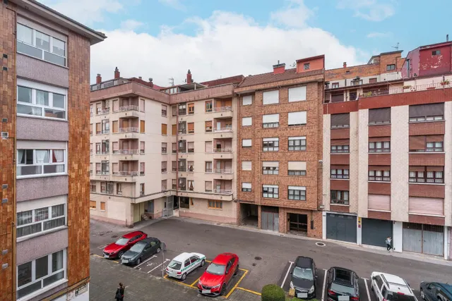 Piso en venta en Pola de Lena — 28