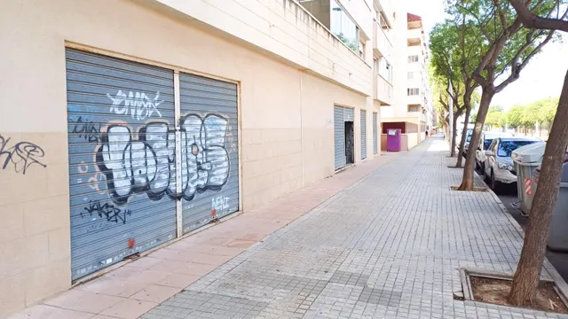 ALQUILER LOCAL COMERCIAL EN LA MEJOR UBICACIÓN DE ALTABIX NUEVO, CON 32m FACHADA Y 9 PERSIANAS A LA CALLE!!! — 7