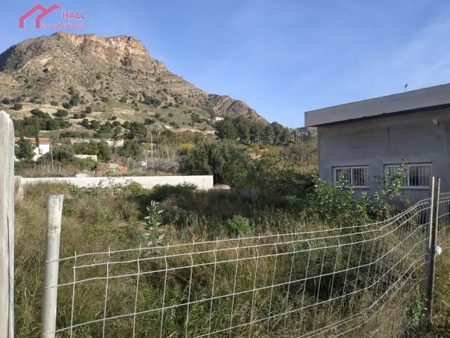 PARCELA CON VIVIENDA Y NAVE — 13