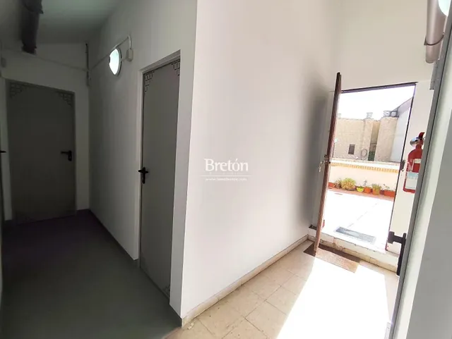 Interesante piso con plaza de garaje y trastero junto a Avenida Goya. — 23