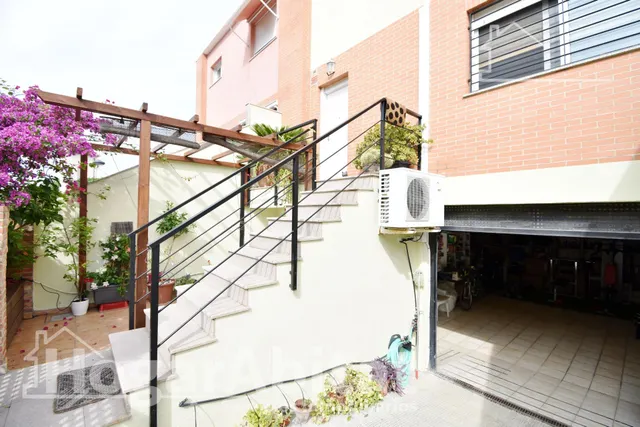 PRECIOSO ADOSADO EN URBANIZACIÓN CON PISCINA, GARAJE Y TERRAZA — 21