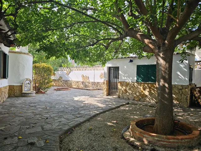 Alquiler anual  Chalet en zona Santa Lucía, con amplia parcela y todas las comodidades — 29