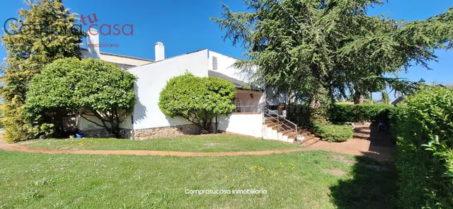 VENTA.-.CHALET INDIVIDUAL.-.PISCINA.-.GARAJE.-.HUERTA - foto 5