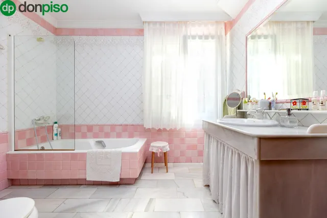 CHALET ADOSADO EN URBANIZACIÓN ADORATRICES — 33