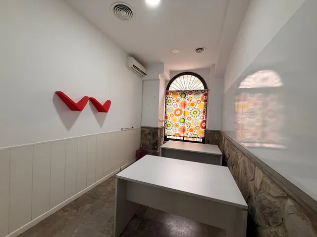 Local en plaza Anibal Gonzalez — 7