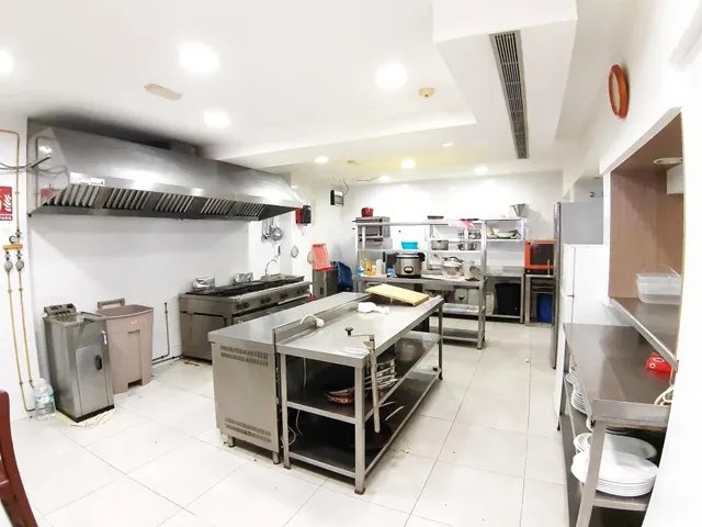 Amplio Local Comercial de 600 m2 en Ubicación Estratégica de Calahonda Baja — 16