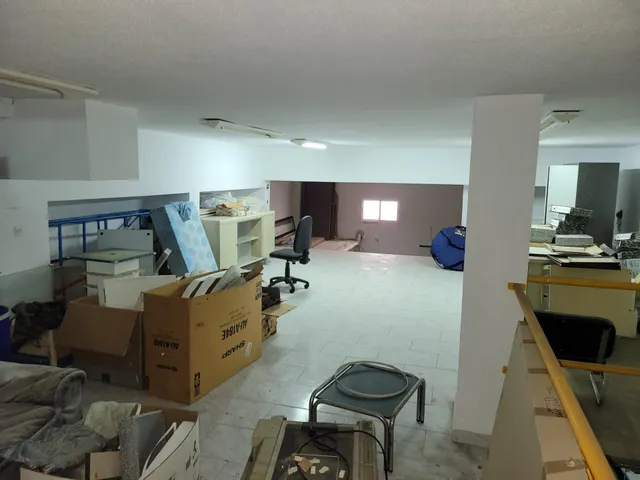 ¡Oportunidad de Inversión Única! Local Comercial en Venta con Gran Potencial de Transformación — 17