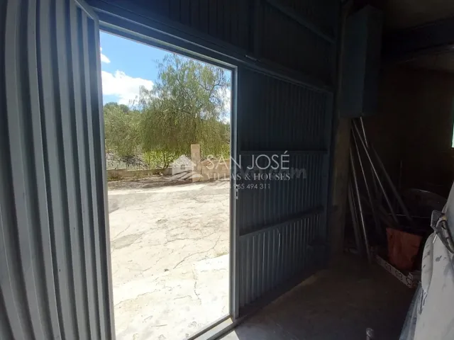 VENTA DE GARAJE - ALMACEN EN CASAS DEL SEÑOR , COMPLETAMENTE - foto 3