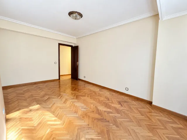 Tres dormitorios, gran salón y ubicación estratégica — 240.000 € — 13