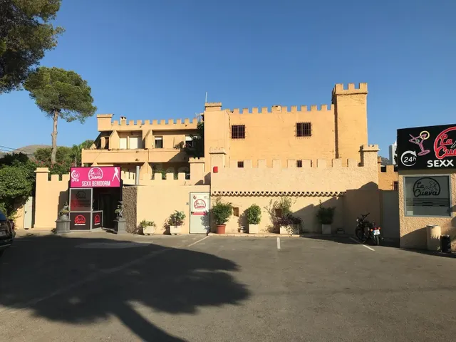 Edificio hotelero en venta en Benidorm - foto 2