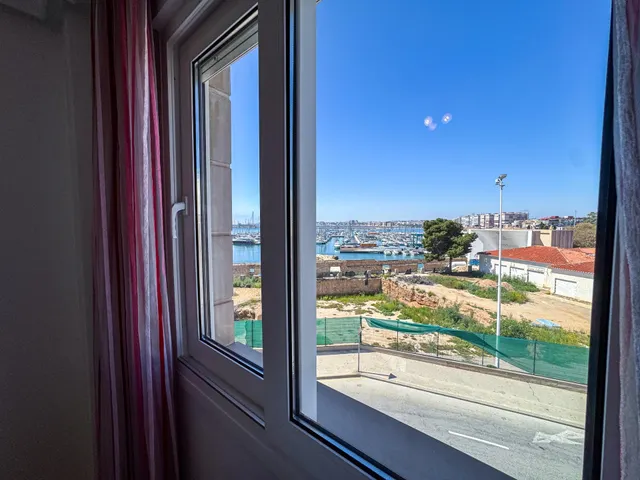 ¡Frente al mar y al puerto de Torrevieja, en pleno centro! — 27