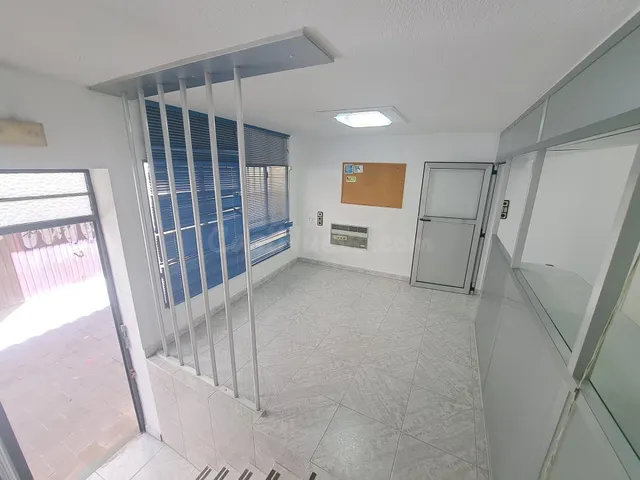 OFICINA SITUADA EN ZONA MUY CENTRICA, PLANTA ENTRESUELO - foto 5