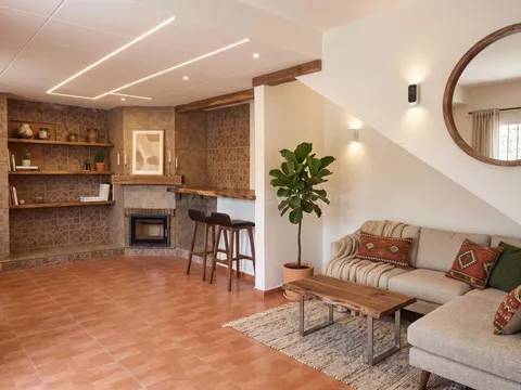 CHALET CON AMPLIO PATIO A LA VENTA EN RIELLS I VIABREA