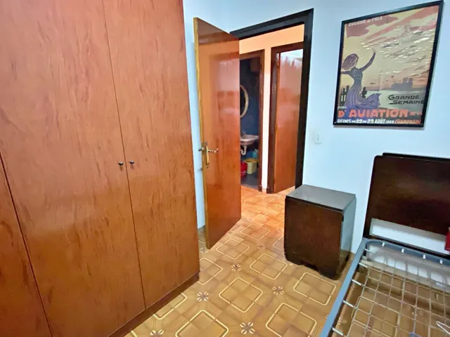 Piso de 4 habitaciones con ascensor en la calle Sant Blai, cerca de la universidad — 20