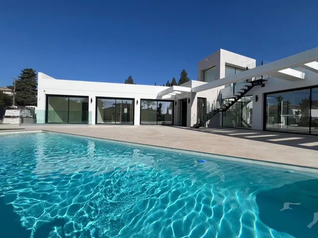 ÚLTIMA VILLA DISPONIBLE. Piscina privada junto al mar en El Chaparral — 46