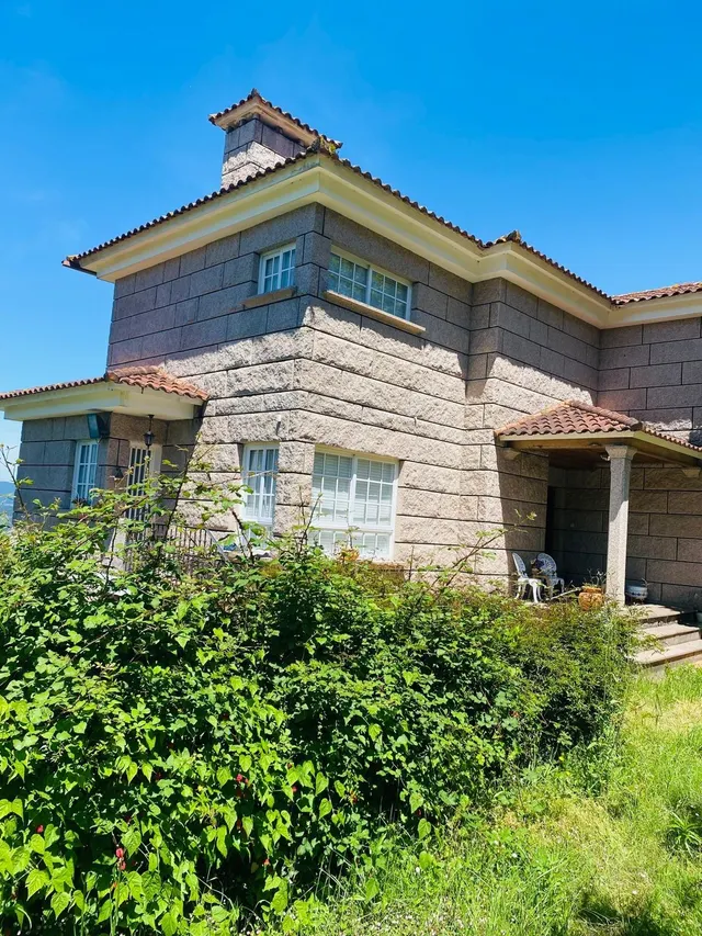 Chalet en Redondela con jardín y piscina - foto 4