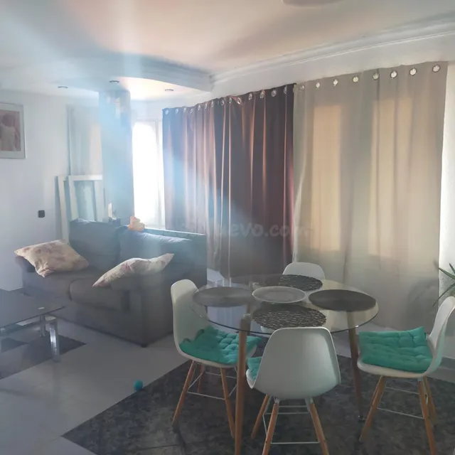 Piso de 3 dormitorios con cocina-comedor abierta y barra ame - foto 2