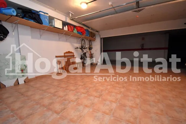ADOSADO SEMINUEVO CON PISCINA, 2 TERRAZAS Y AMPLIO GARAJE — 32