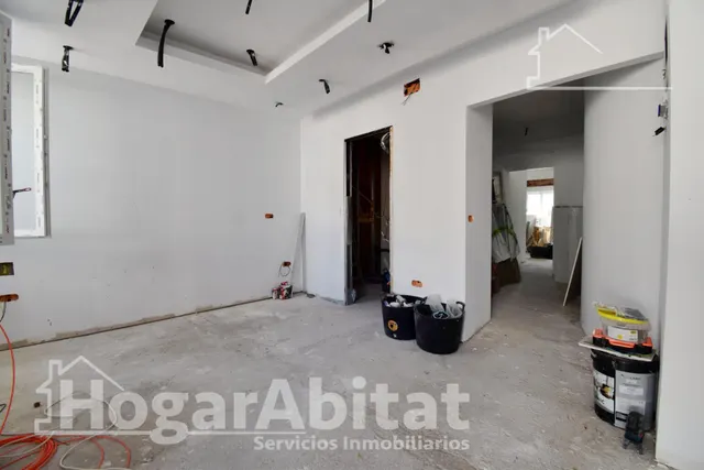 ESPACIOSA CASA SEMIRREFORMADA CON TERRAZA — 38