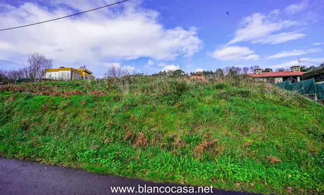 Solar muy próximo al centro de A Laracha — 4