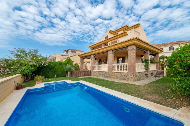 DOS CHALETS  A 100 METROS DE LA PLAYA, RINCON DE LA VICTORIA — 2