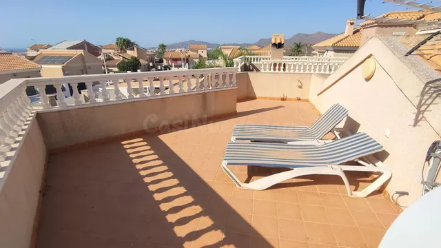 VILLA INDEPENDIENTE CON PISCINA PRIVADA, 3 DORMITORIOS Y SOL - foto 4