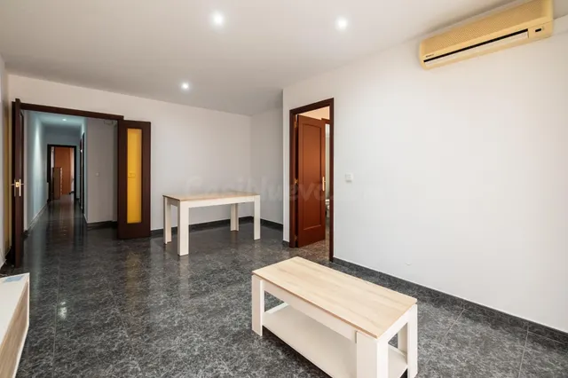 Amplio y Luminoso Piso en el Centro de Figueres con Terraza  - foto 4